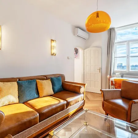 Artsy Loft Downtown 2 Апартаменты *