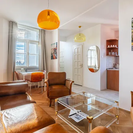 Artsy Loft Downtown 2