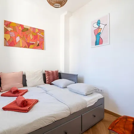 Artsy Loft Downtown 2 Апартаменты