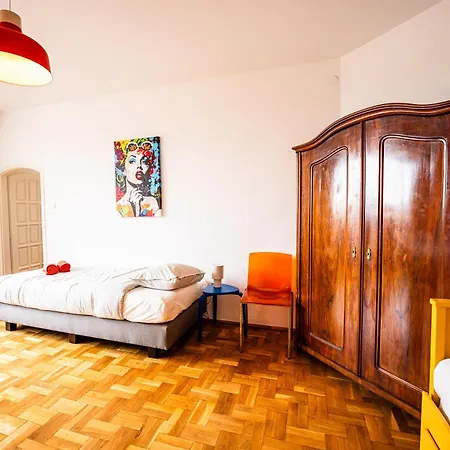 Artsy Loft Downtown 2